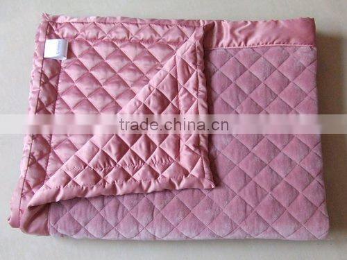 fashionable quilt and elegant bedspread