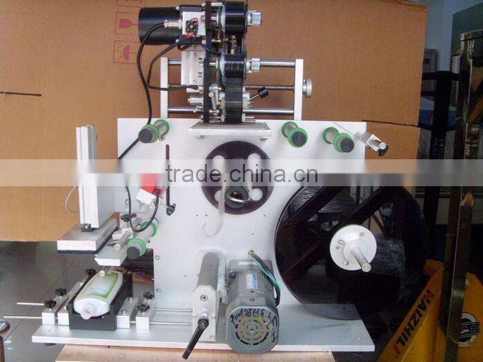Semi automatic flat bottle labeling machine