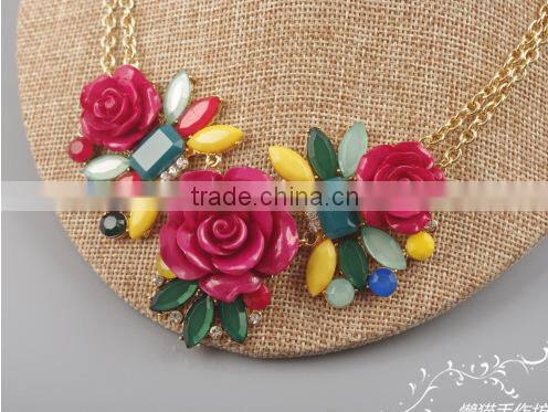 New Hot Selling Flower Choker Collar Vintage Pendant Statement Necklace Women