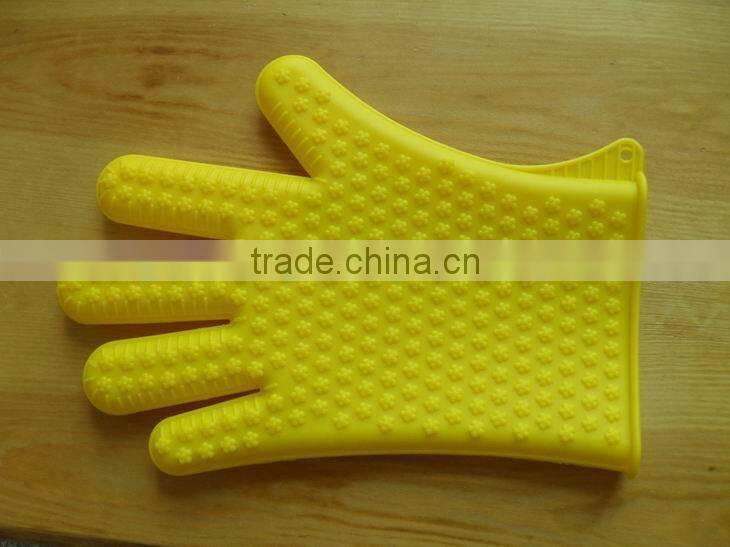 Customized size heat insulation silicone gloves/safe for microwave oven /hot sale silicone gloves