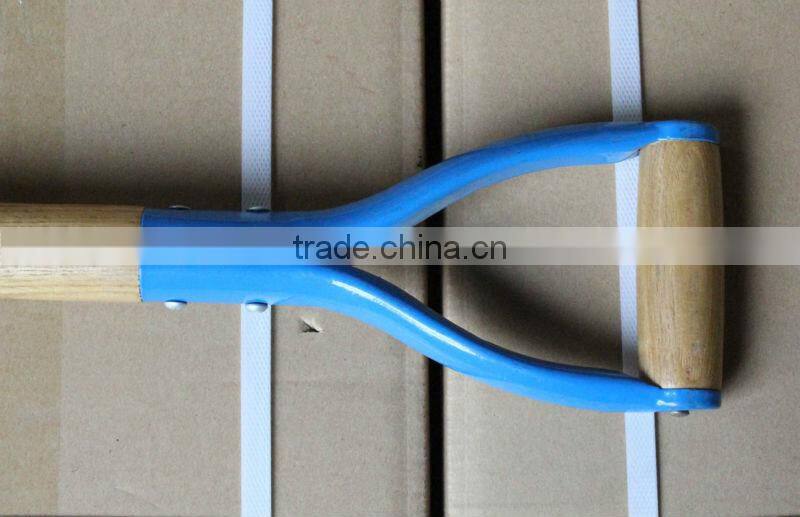 Digging fork with wooden handle