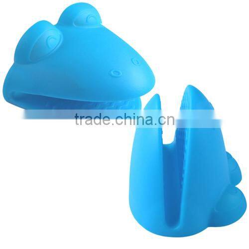 Heat Resistant Silicone BBQ Grill Oven Gloves and Barbecue Mitts for Cooking, Baking, Smoking & Potholder with Frog shape