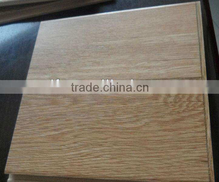 Synchronized high gloss laminated wood flooring