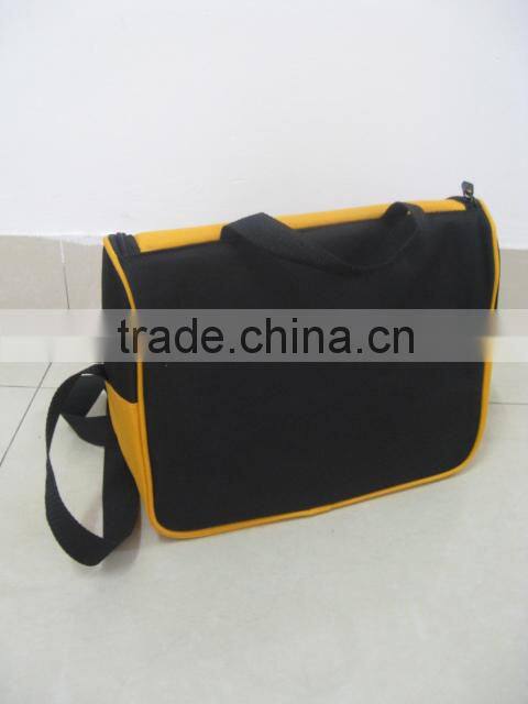 Low cost handle cooler bag