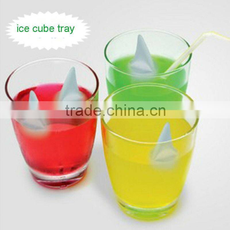 funny design shark fin shaped silicone ice cube tray