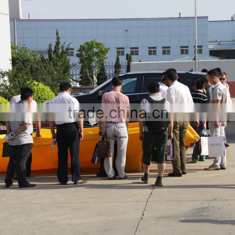 Automatic Shuttle Rotomolding Machine to produce plastic products