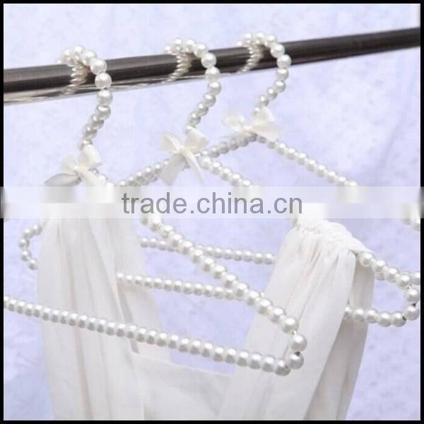 Fashion Plastic Pearl Bow Shirt Clothes Hangers Anti-Slip for Adult Top,custom plastic hanger manfuacturer