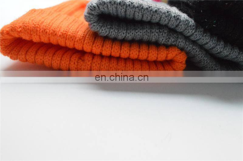 Hot China Supplier Knitted Kids Caps with Raccoon Fur Pompoms Christmas Hats