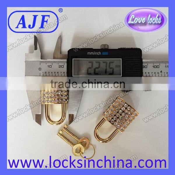 AJF 2015 decorative heart padlocks