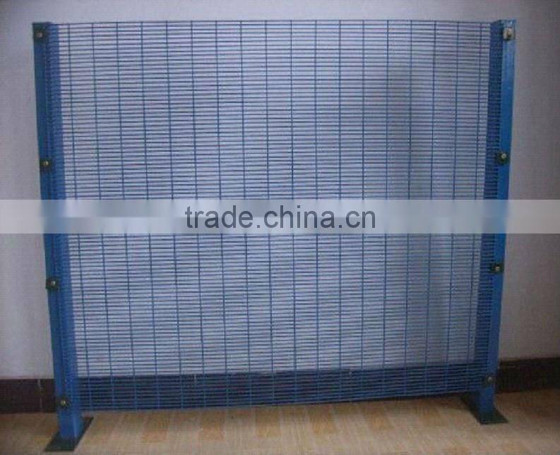 PVC Coated Wire Mesh Fence/Hot dipped or Electro galvanized fence