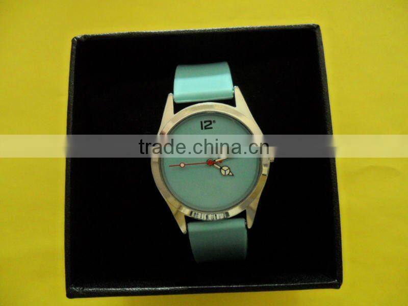 Latest Thin Strap Silicone Quartz Watch