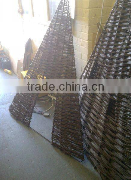 Wicker garden decoration --- flower stand & planter