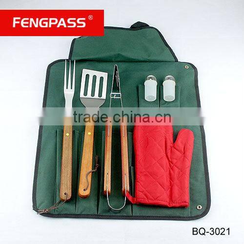 wooden handle bbq kit/set/accessories with plastic suitcase bbq set (7-66-67)