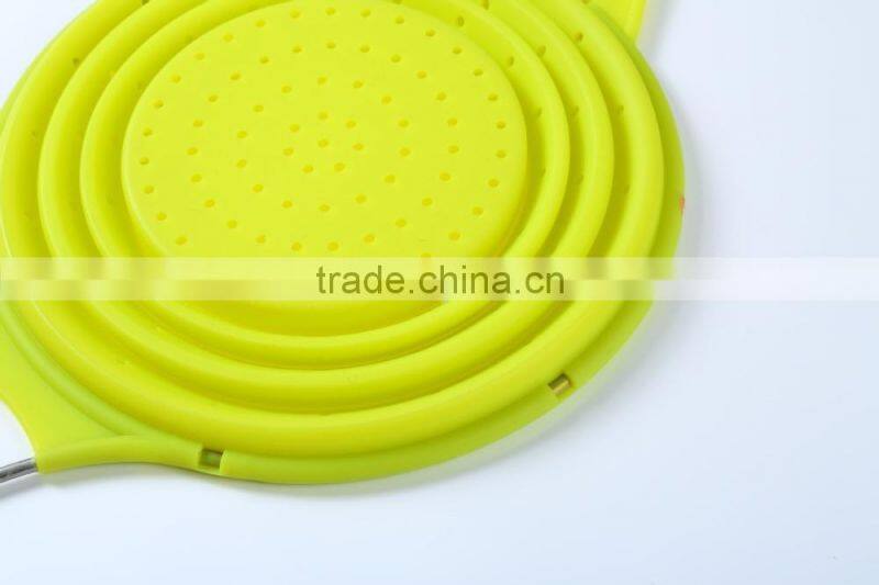 Green Silicone folding kitchenware colander with handle