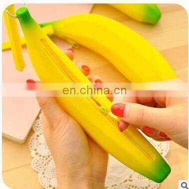 2017 Novelty Funny Silicone Portable Yellow Banana Coin Pencil Case Unique Purse Bag Wallet Pouch Keyring Hot Selling
