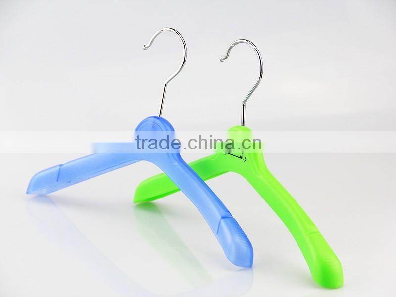 IMY-502 green plastic childrens hanger customized