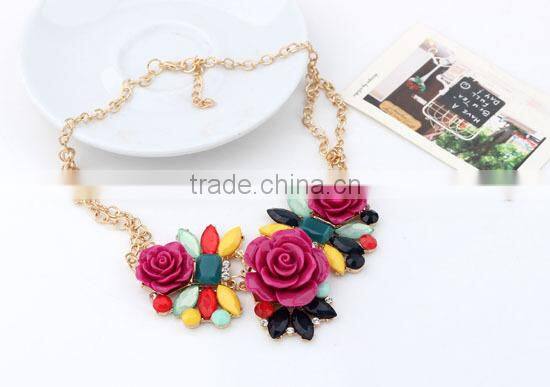 New Hot Selling Flower Choker Collar Vintage Pendant Statement Necklace Women