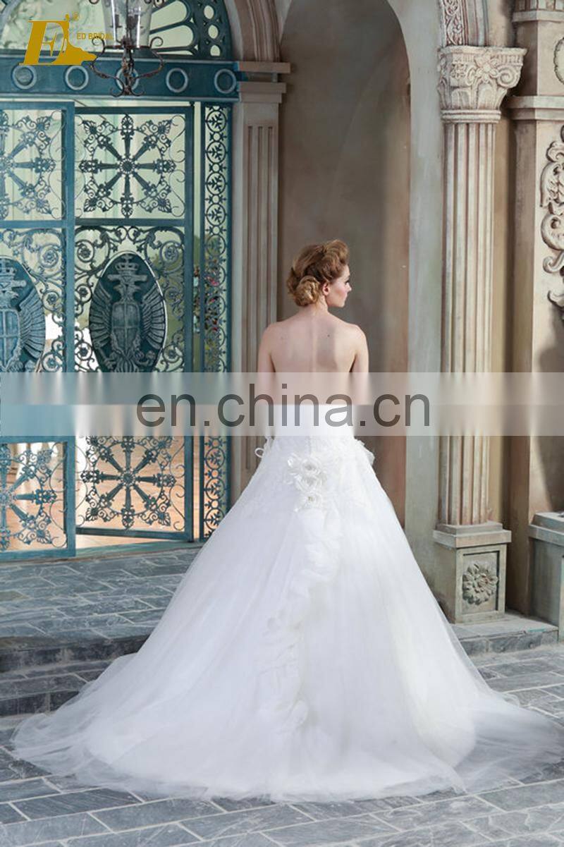 Modern Sleeveless Sweetheart Lace Applique Hand-made Flower Wedding Dress White
