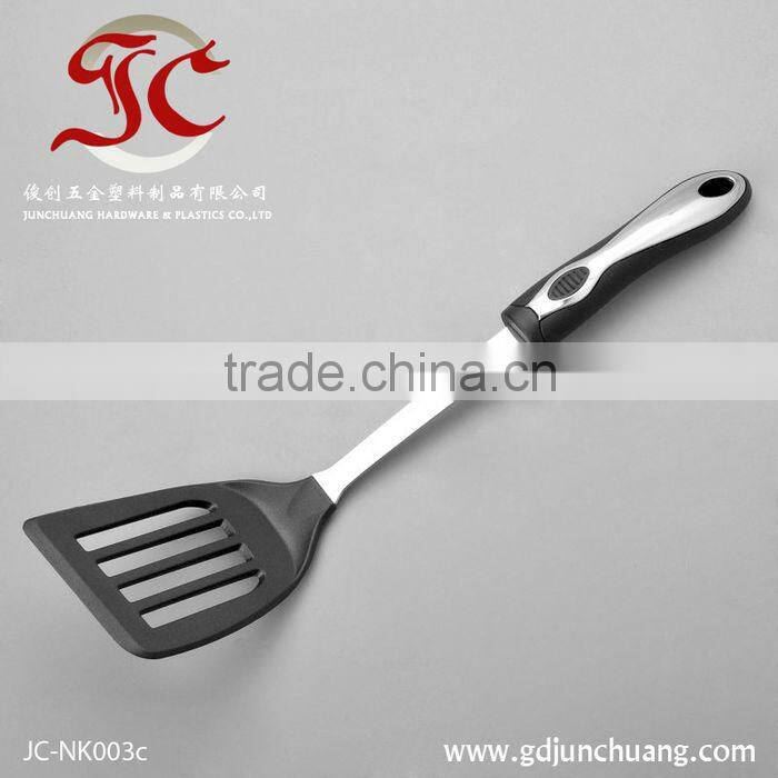 2016 Eco-friendly nylon slotted turner with TPR handle