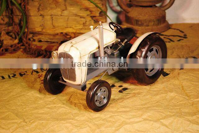 Tractor metal model