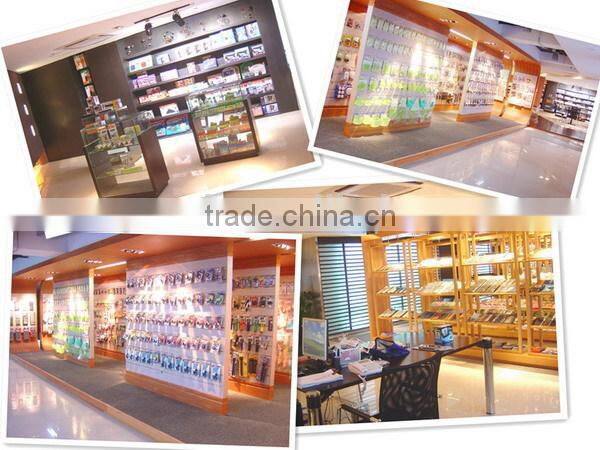 MUTIFUNCTIONAL HOUSEHOLD FOLDING LADDER WITH ANTI-SLIP MAT