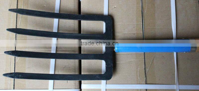 Digging fork with wooden handle