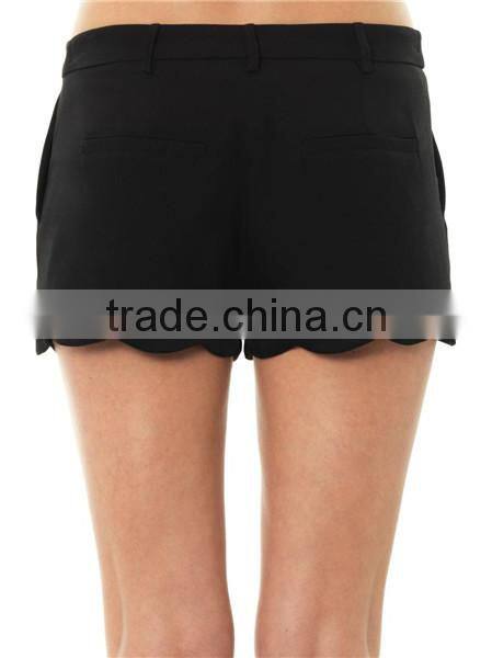 Wholesale Black Scalloped Hem Crepe For Ladies Shorts