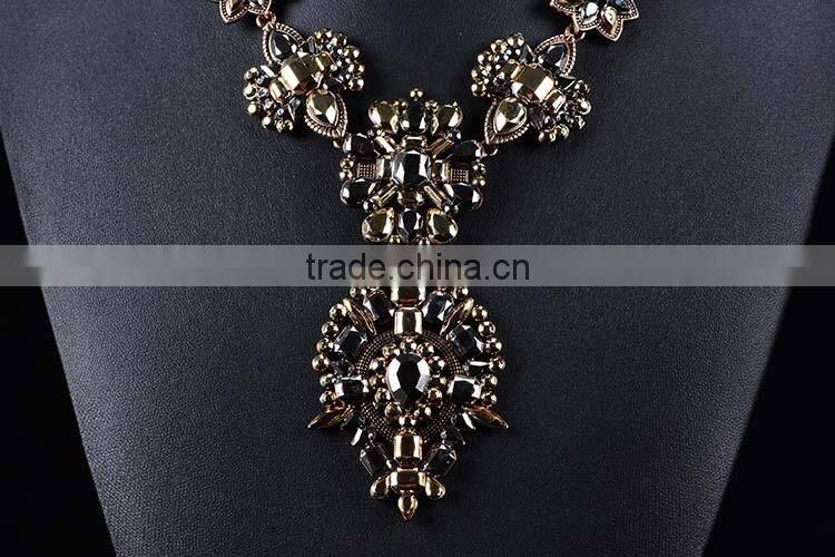 Latest Design Flower Shape China Factory Wholesale crysal diamond stone Jewelry Pearl Necklace