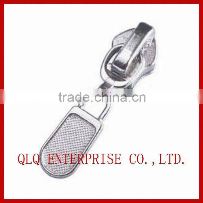 Auto lock zipper and slider