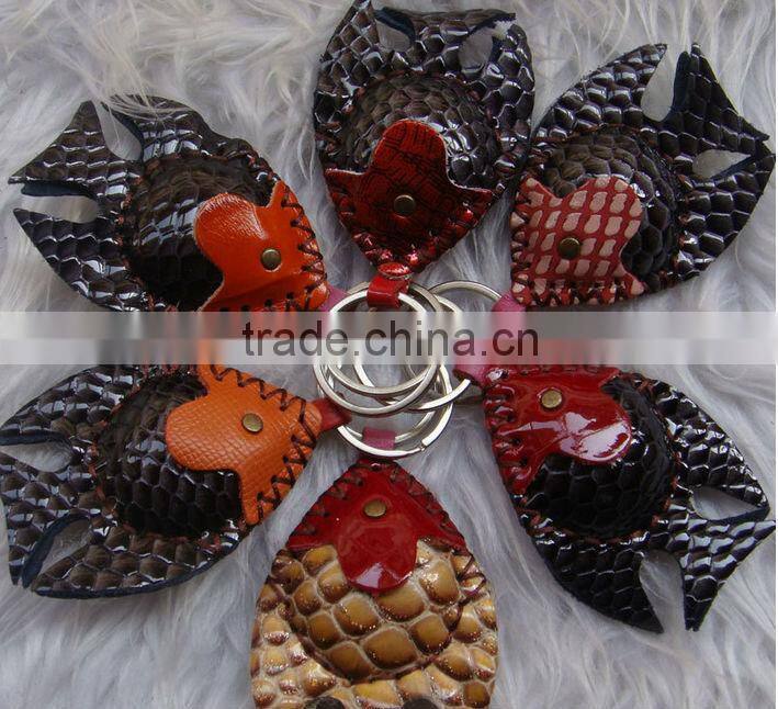 High quality Lovely fish leather animal keychain genuine leather keychain for promotional gift handmade leather keychain