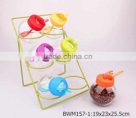 6pcs round glass spice jars with plastic lid and spoon on a metal rack