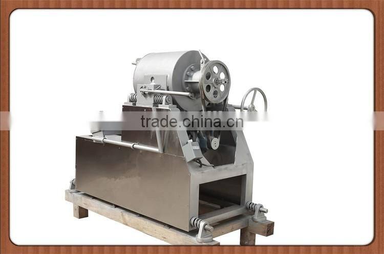 high producing capacity pine nuts cracking machine / pine nuts cracker
