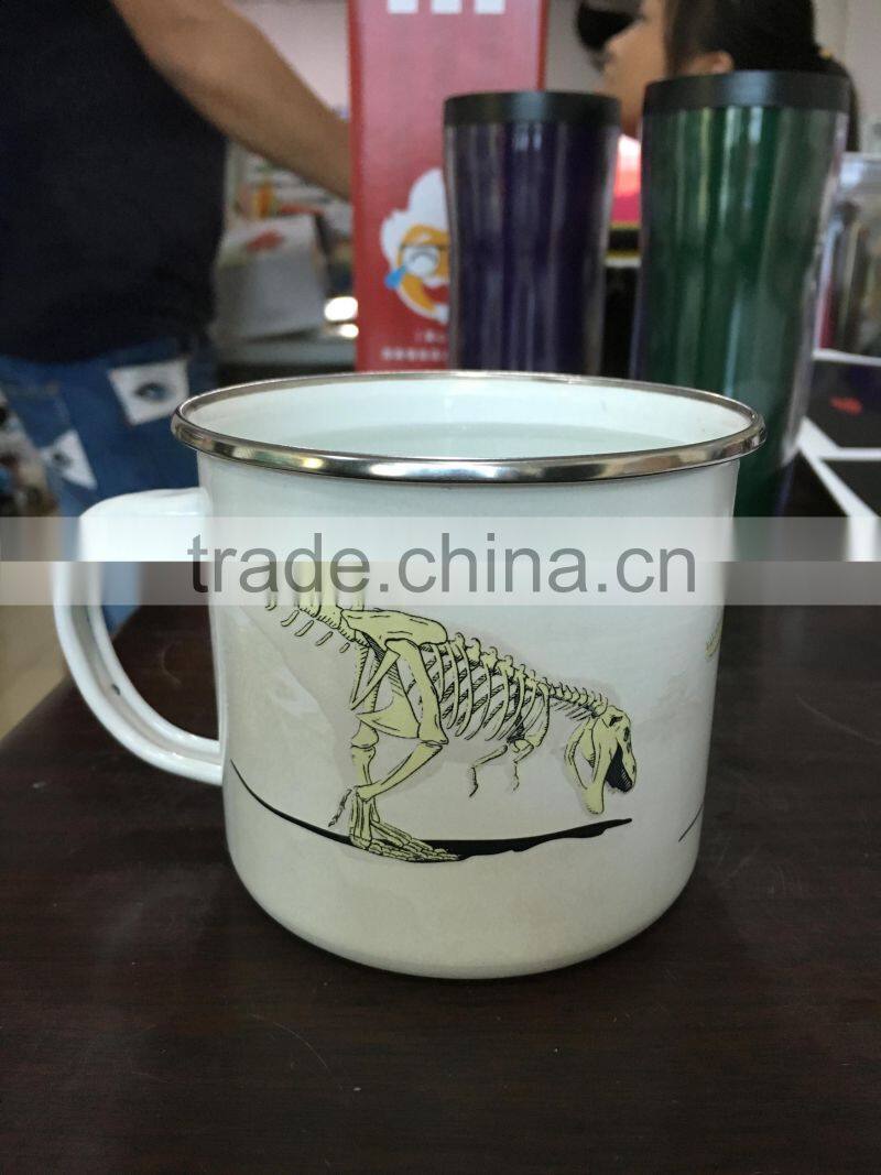 2017 souvenir gift color changing enamel mug with OEM
