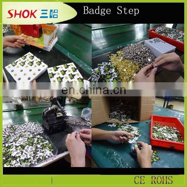 2015 novelty different shape customized led flashing badges for garment