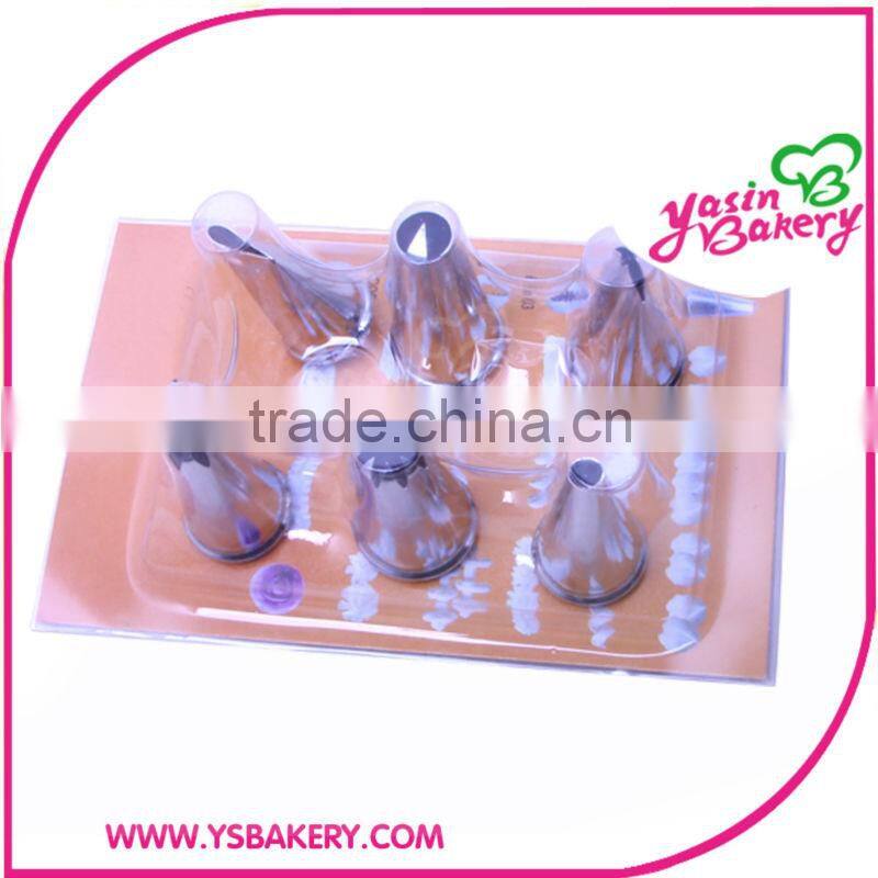 piping nozzles for Dessert Decorators packed in plastic boxes