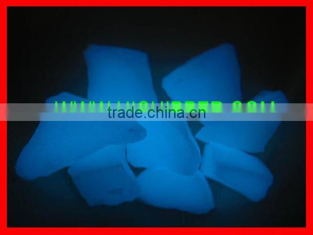 Glow in the dark glass aggregate for aquarium decoration