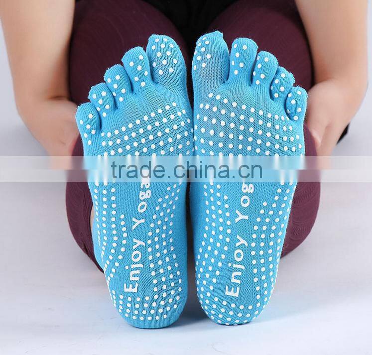 Cotton yoga socks with grips