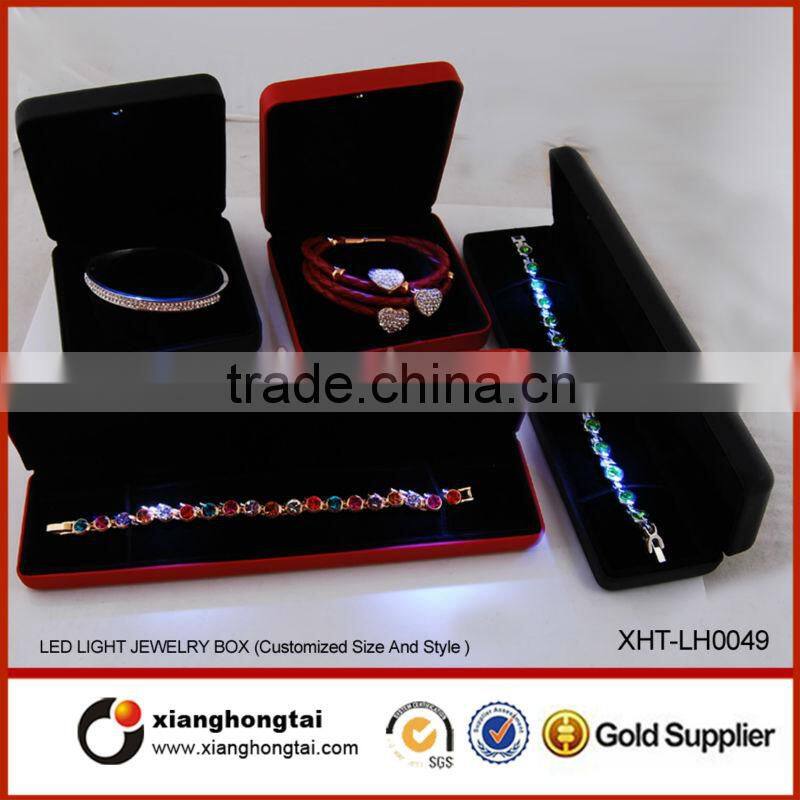 Heart Shape Bracelet Necklace and Earring In Unique Design