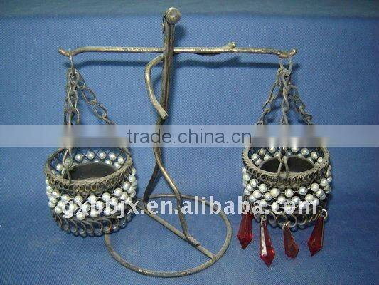 White and red pearl gold artificial wire people pick up shaped decorative candlestick craft