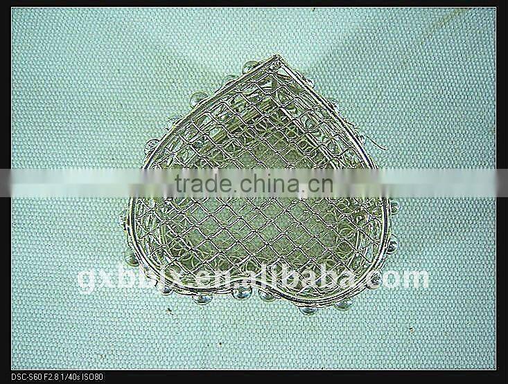 Heart shaped silver wire decorative with pearl love gift box
