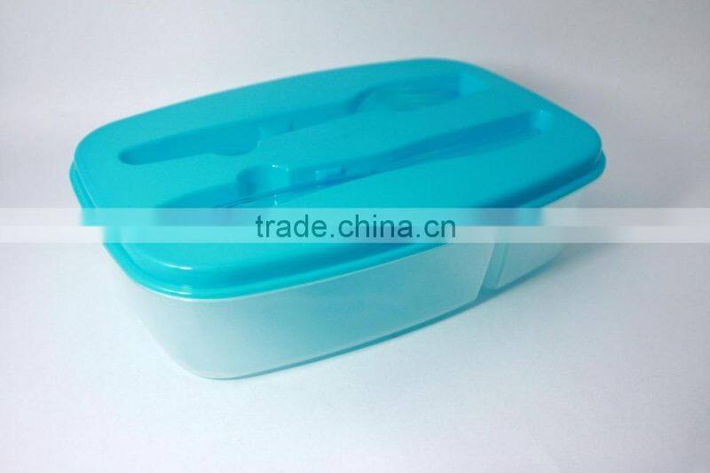 Microwave safe plastic 2 compartments lunch box with fork and knife on lid