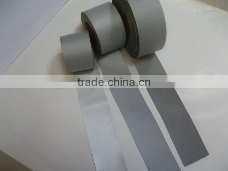 Reflective fabric strip for safety jacket