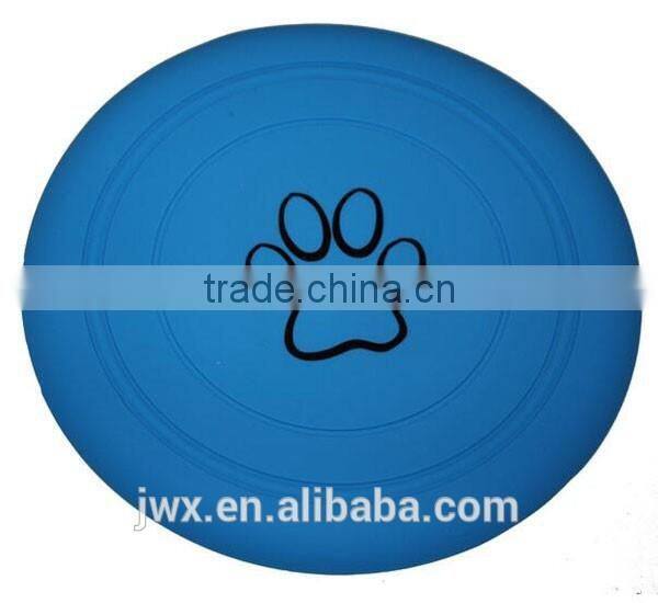 Frisbee games to play outside with your pets