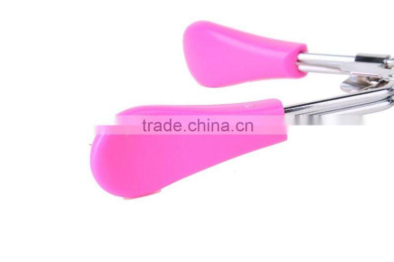 2016 hot sale coloful plastic handle covered metal eyelash curler