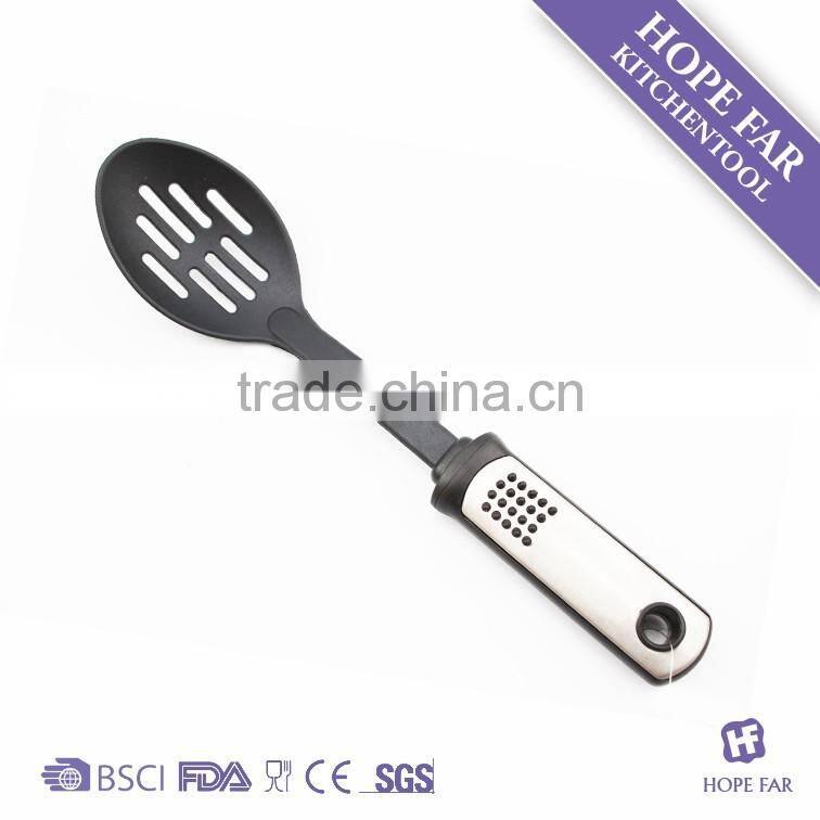 0900012 Hot sale black color nylon slotted scoop