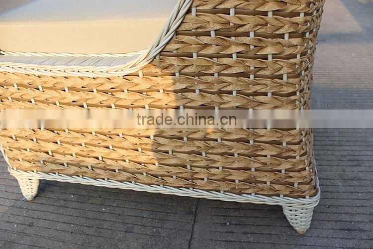 Outdoor Furniture Chrysanthemum Weaving Dining Table And Chairs