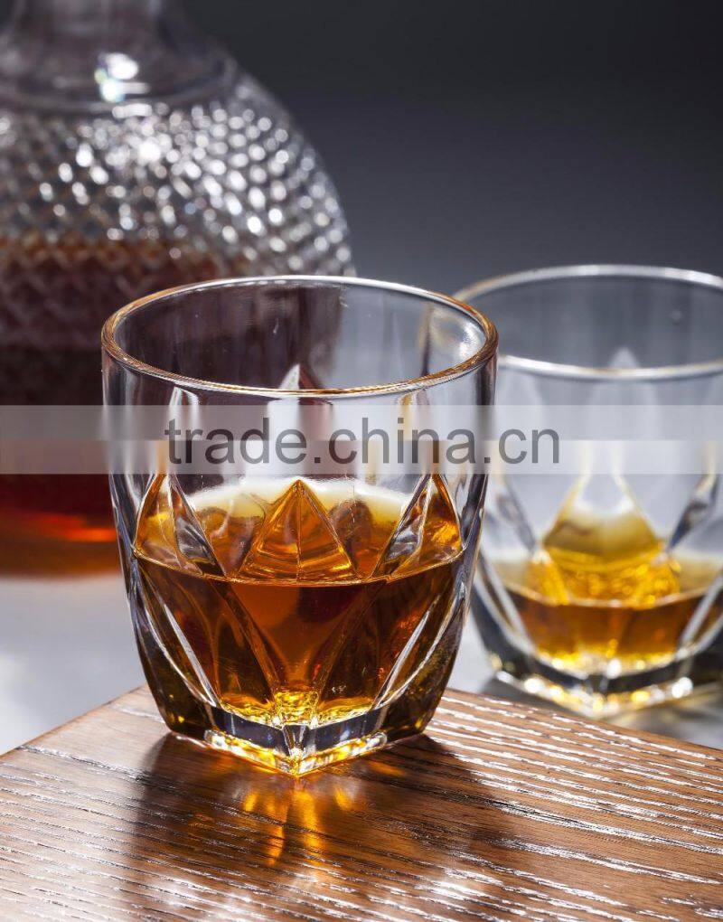 clear glass cup with machine made lotus pattern for drinking