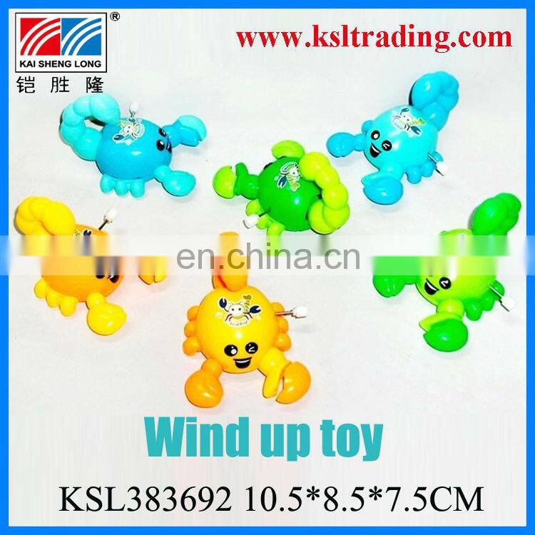 plastic wind up giraffe toy