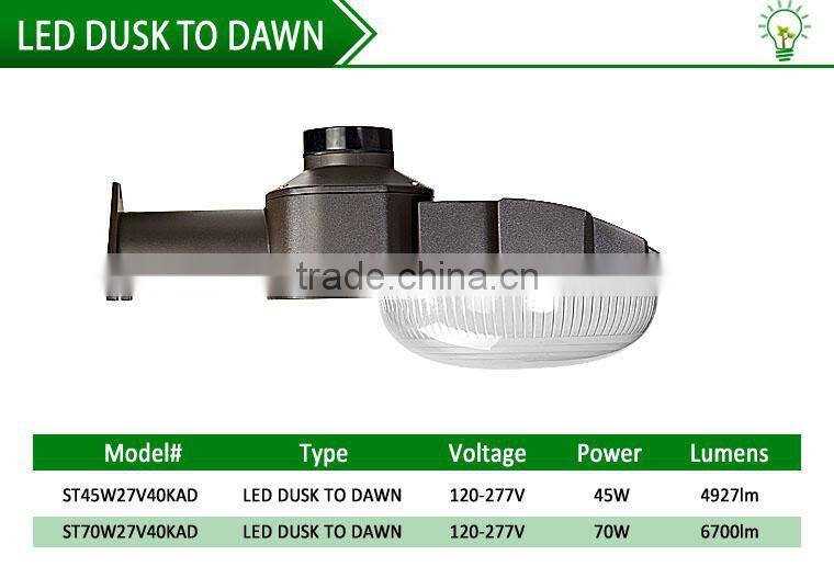 UL DLC 70W 6700lm outdoor LED Dusk to Dawn street light with photocell