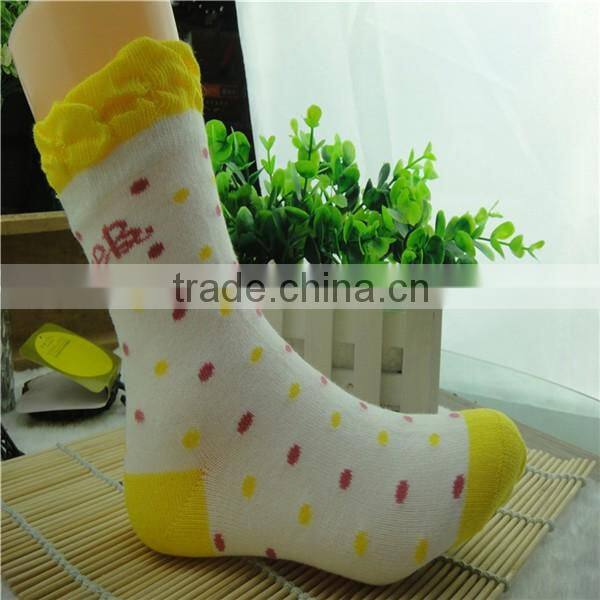 hot sale girls cotten socks factory custom white color , red and yellow drop style colorful